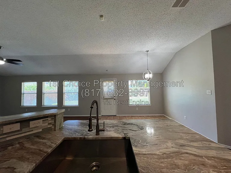 304 E Clover Park Dr — Photo 14