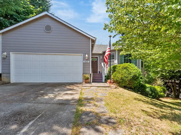 1422 SW Pioneer Dr, Willamina, OR 97396