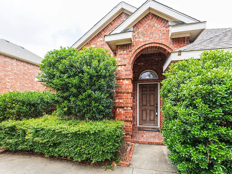 9127 Aristocrat Ln — Photo 1