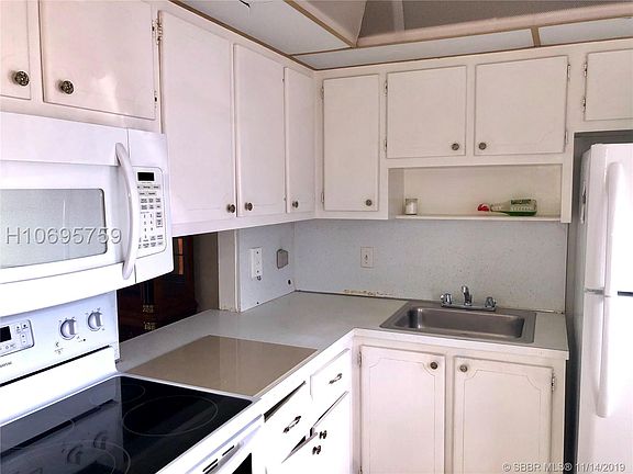 3rd image of 600 NE 2nd St APT 106