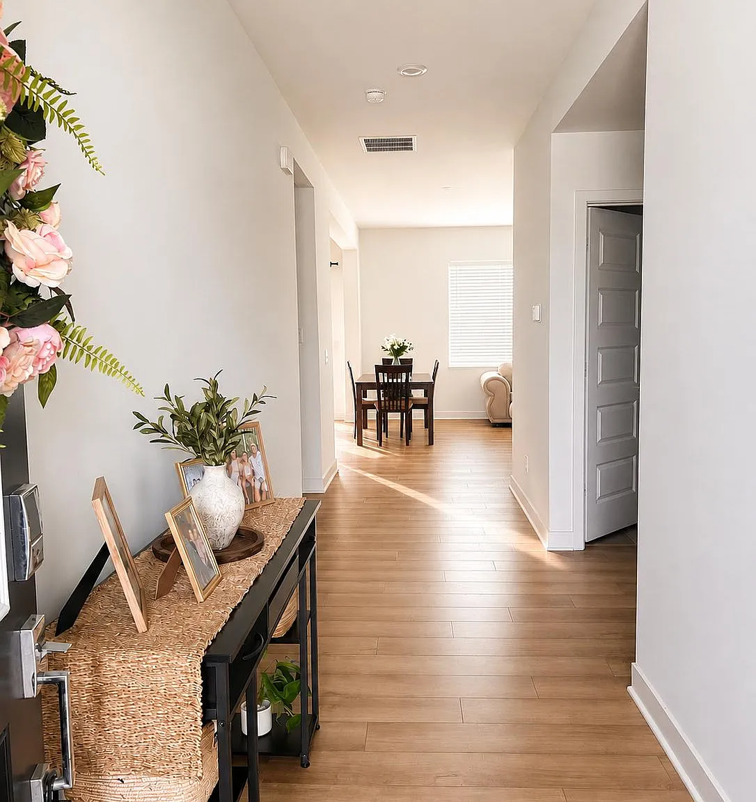 5 bed, 2427 sqft, $2,500 — Photo 4