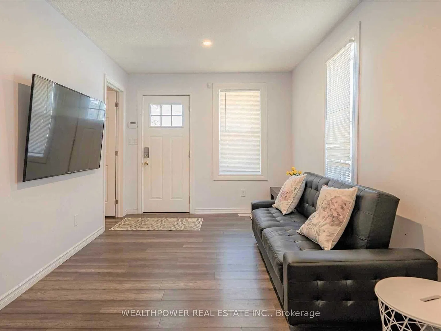 4 bed, $2,200 — Photo 2