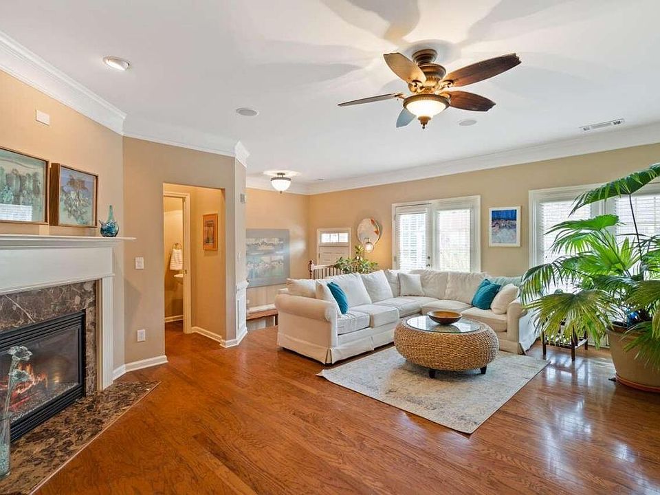 1st image of 4010 Manchester Cir