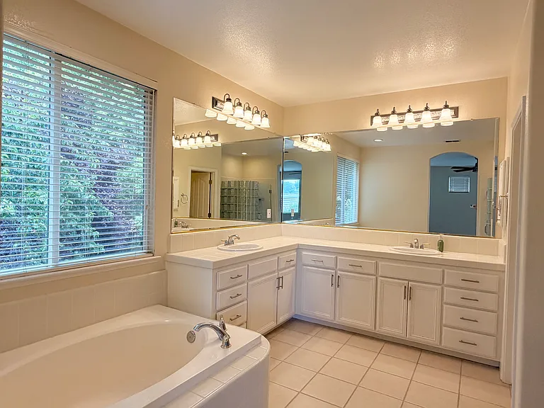 6150 Lockridge Dr — Photo 15