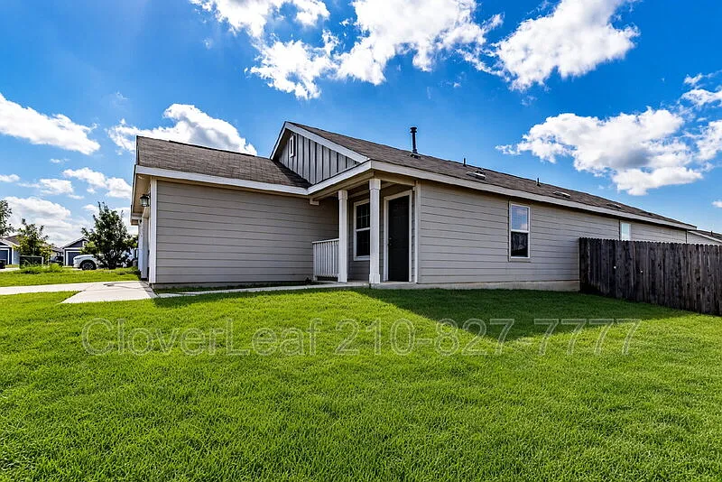 4 bed, 2.0 bath, 1606 sqft, $1,697 — Photo 2
