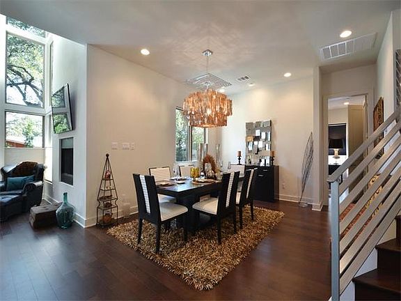 4th image of 307 Westwood Ter