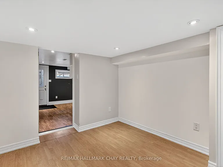 45 Caledonia Rd #LOWER — Photo 15