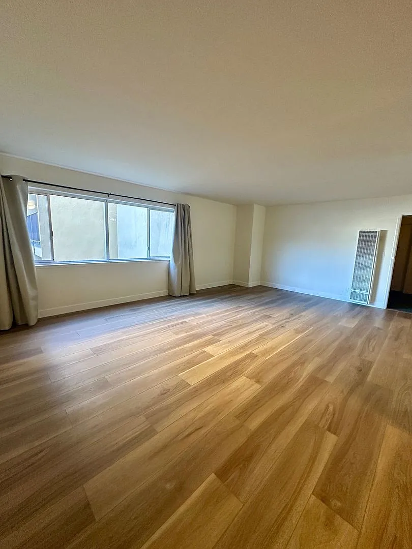 4155CesChav — Photo 3