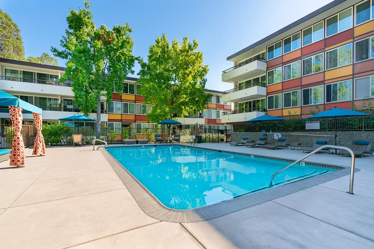 Belmont Glen Residences — Photo 1