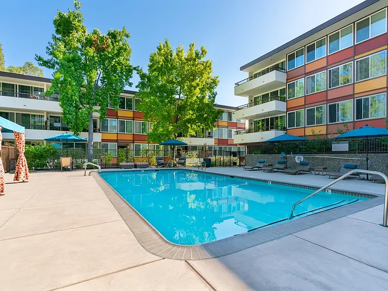 Belmont Glen Residences — Photo 1
