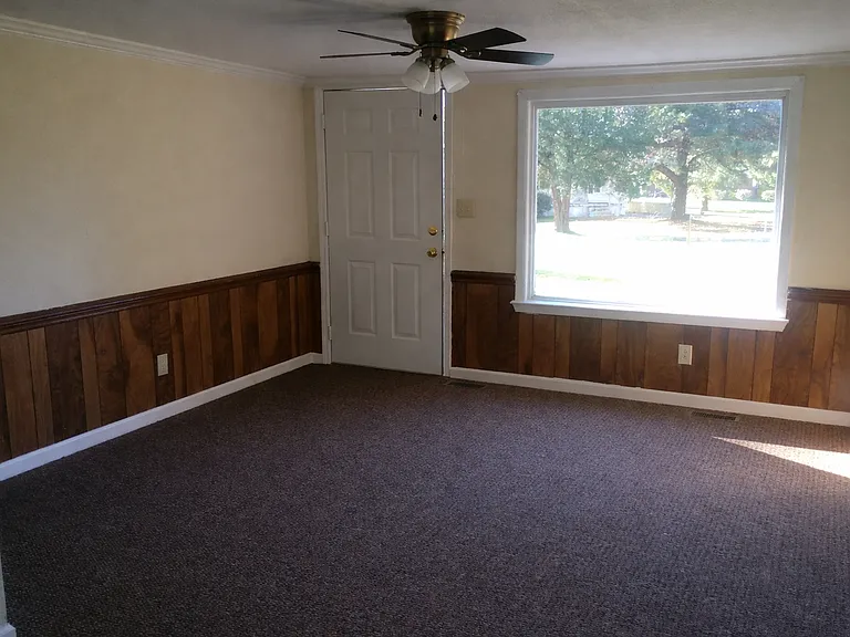 101 Hines Ave — Photo 16