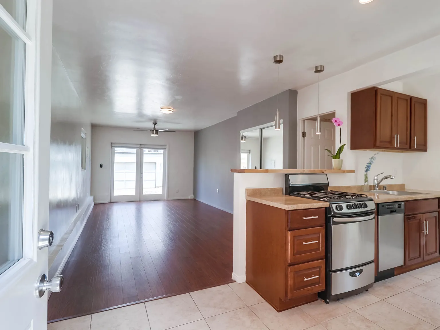 Studio, $2,095 — Photo 4