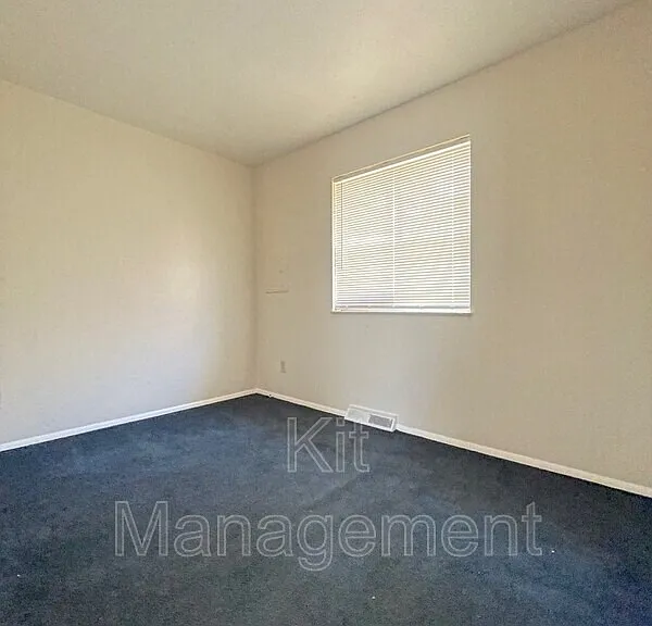 5517 Douglas Rd — Photo 8