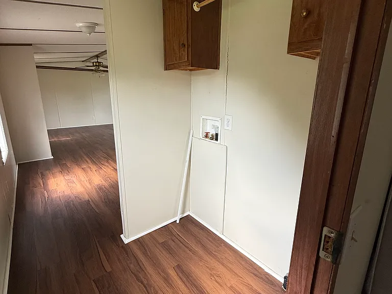 607 Sand Ln — Photo 9