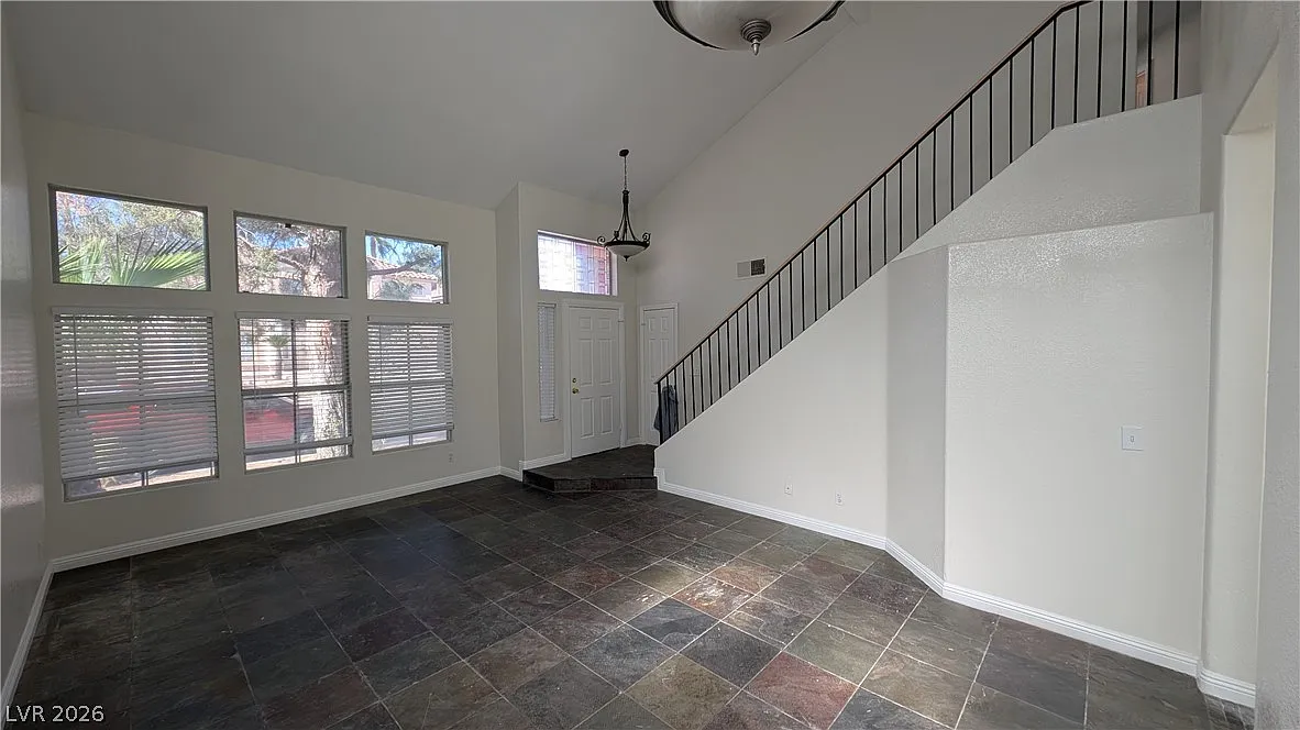 3 bed, 2.5 bath, 1691 sqft, $2,300 — Photo 4