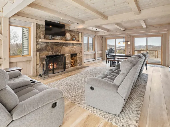 130 Clarina Nichols Lane, Hartford, VT 05059