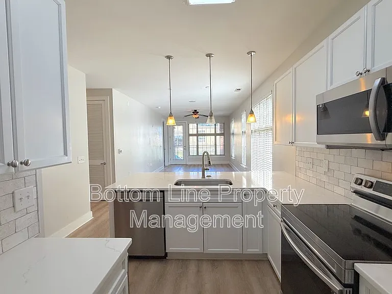 1101 W 1st St #105 — Photo 8