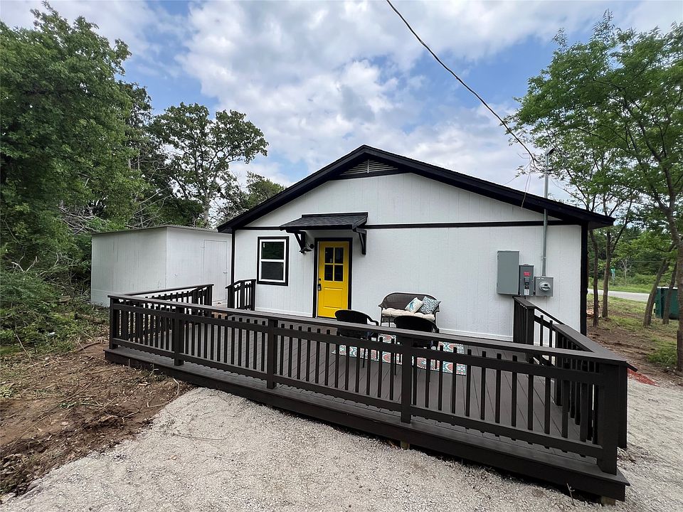 1st image of 249 Menominee Dr