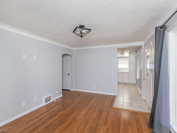 3rd image of 8324 Chesterfield Ave