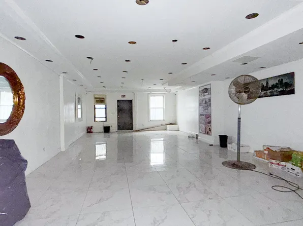 111-06 Farmers Boulevard image 6 of 13