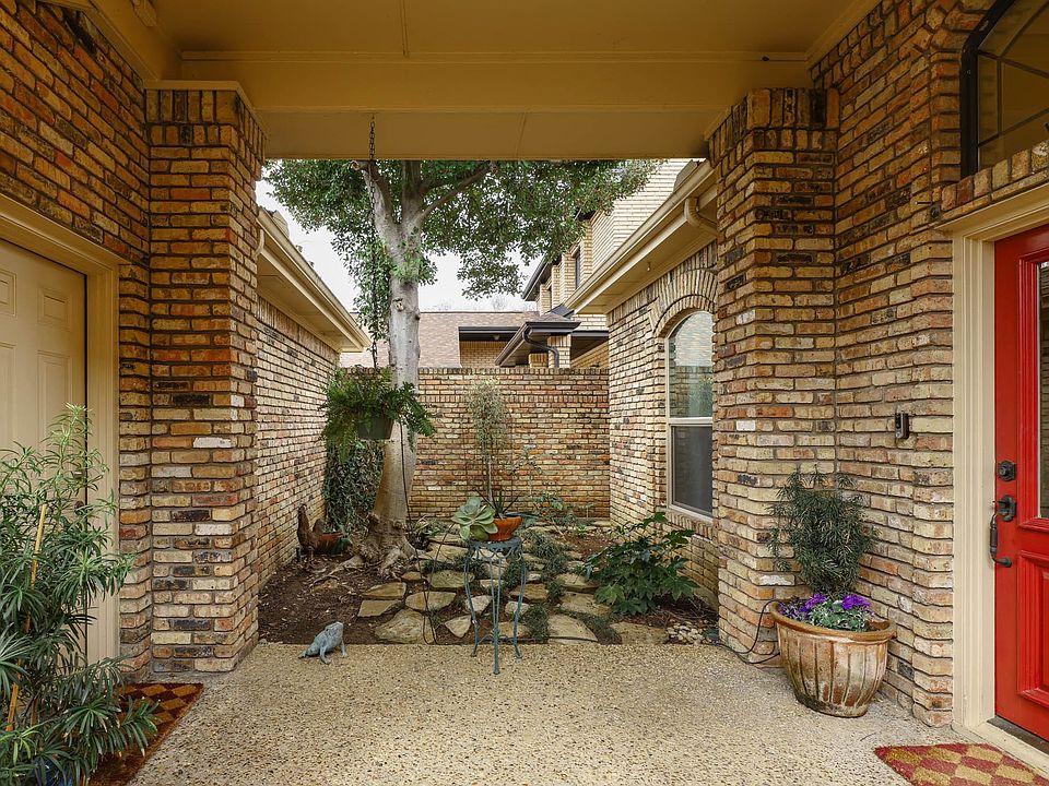 1st image of 11904 Forest Lakes Ln