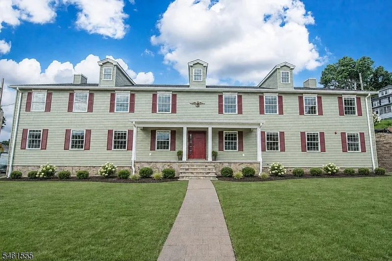 1 bed, 1.0 bath, $2,350 — Photo 1