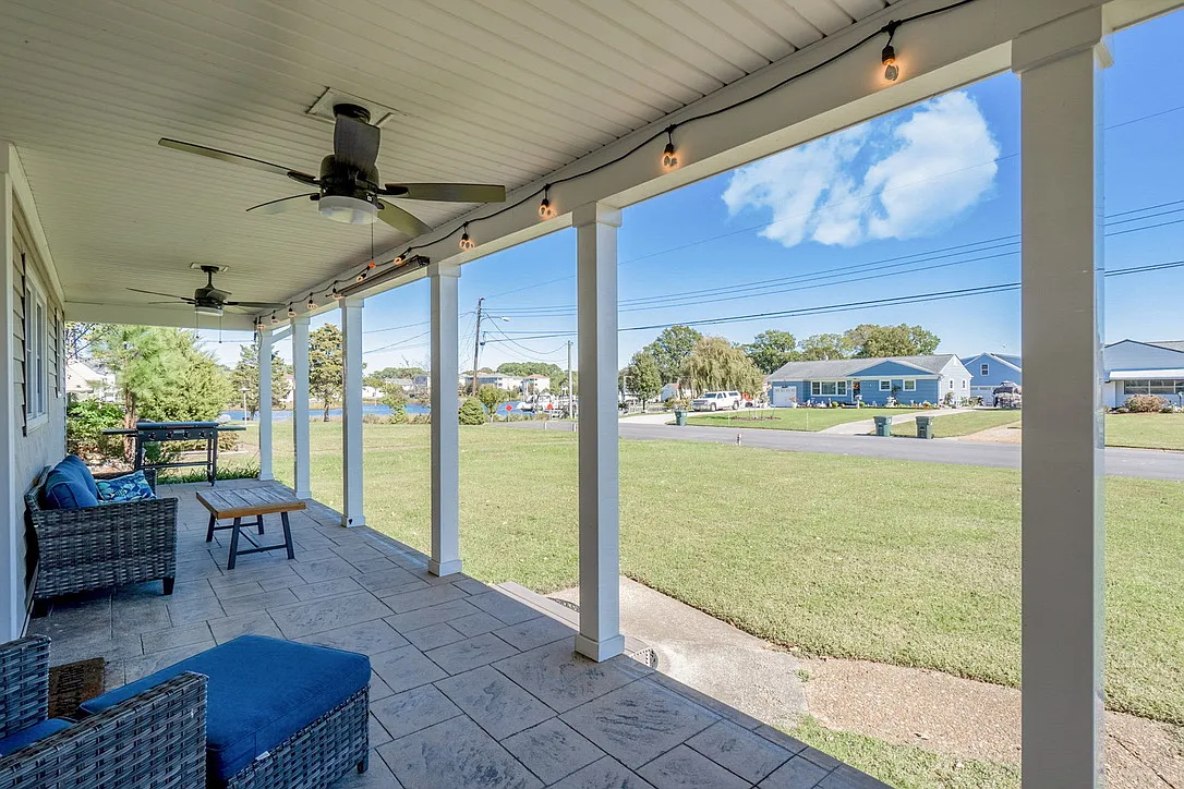3 bed, 1273 sqft, $1,890 — Photo 1