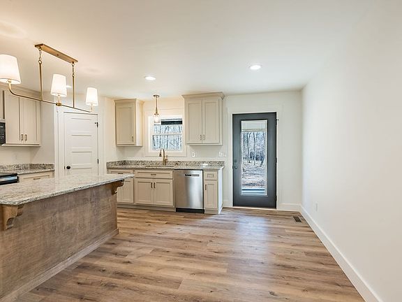 4th image of 351 Chesnut Rd