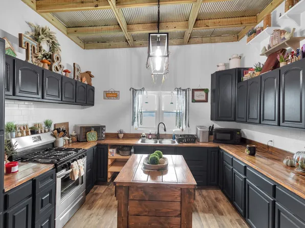 90 Gap Rd, Altamont, TN 37301