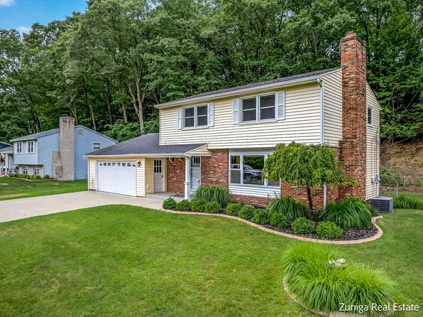 2147 Easthill Dr, Muskegon, MI 49441