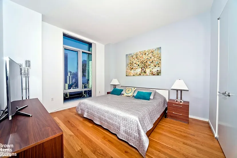 18 West 48th Street — Photo 3