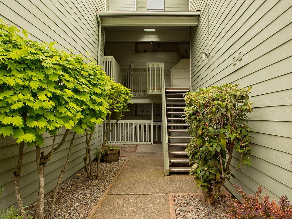entry to 2nd story door, from parking lot