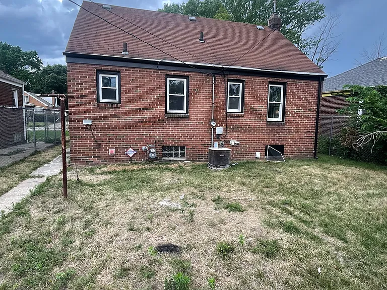 735 Hanley St — Photo 15