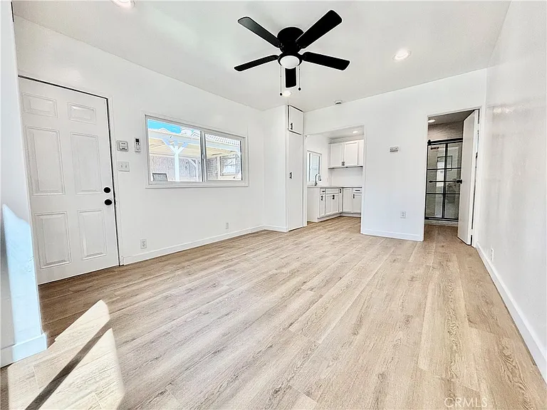 910 Acacia Ave — Photo 17