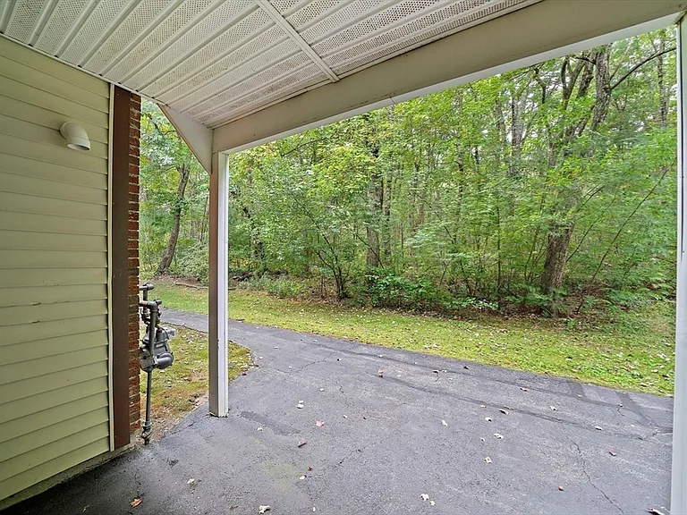 1810 Skyline Dr — Photo 34