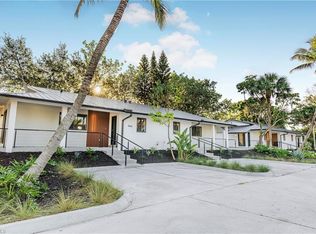 2616 Lakeview Dr, Naples, FL 34112