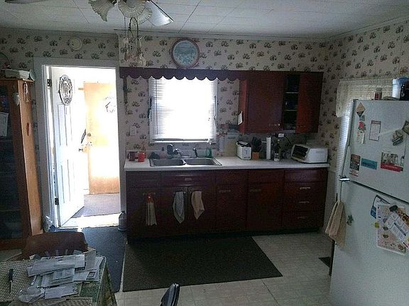 3rd image of 609 W Saint Louis St