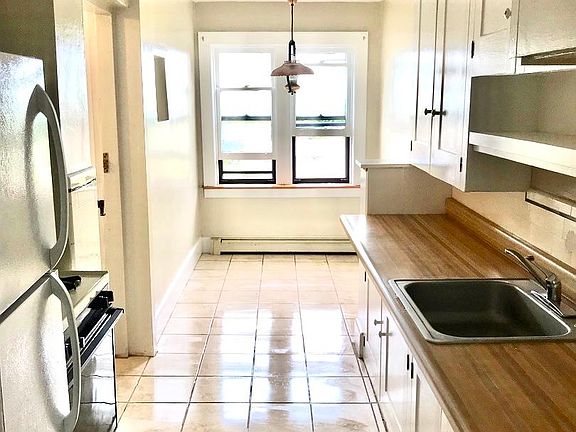 2nd image of 856 Amherst St #17