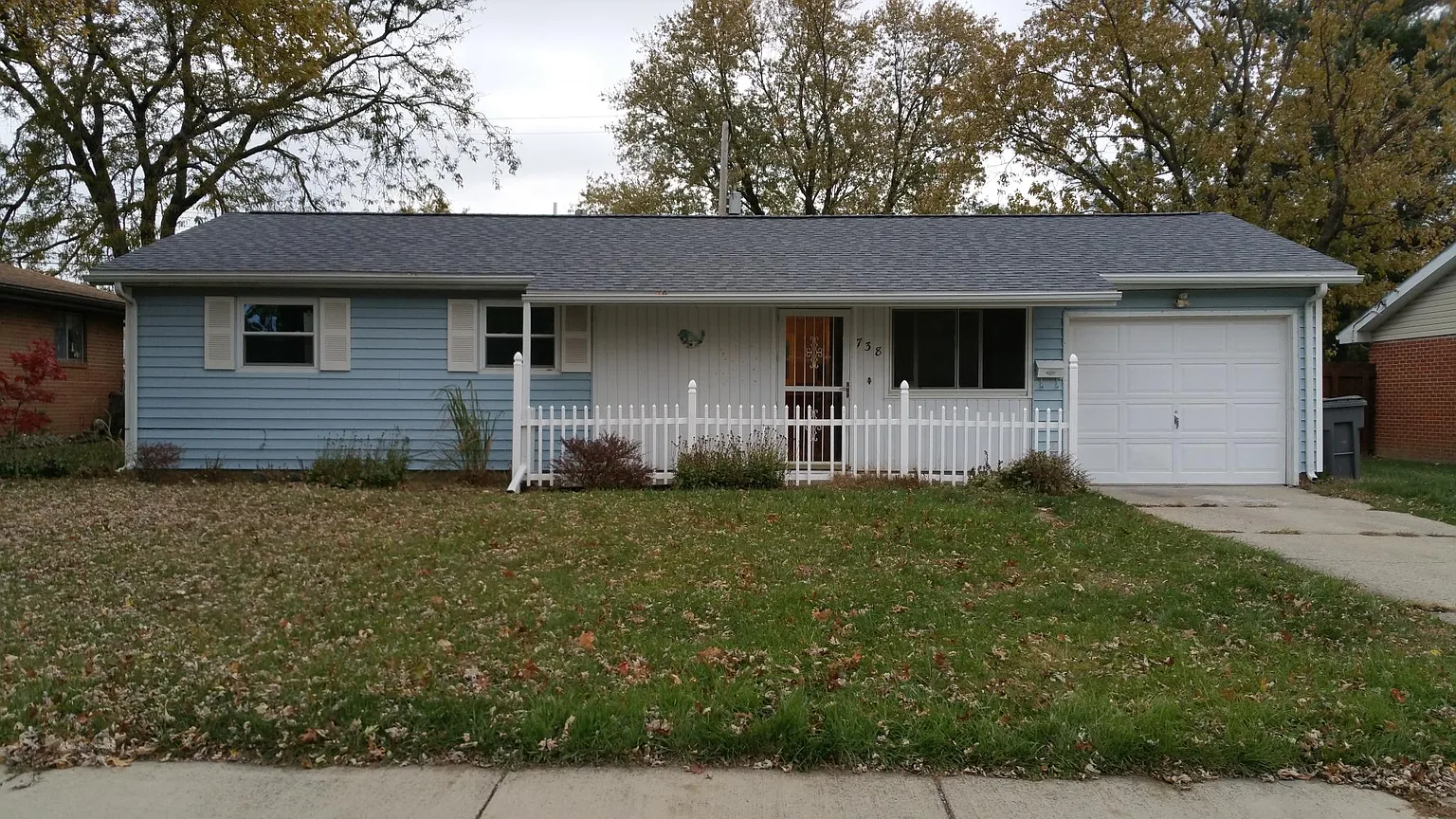 738 Mackenzie Dr photo 1