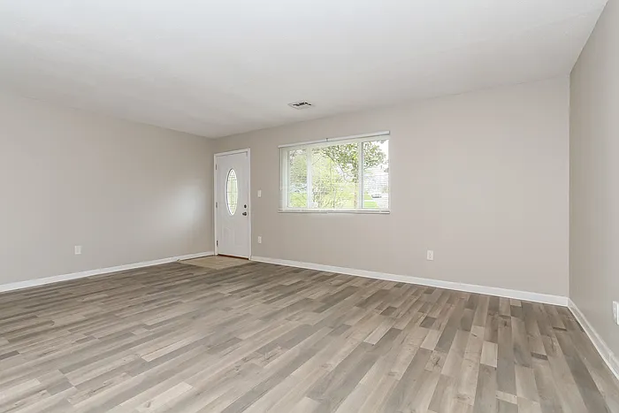 9153 Yorkridge Dr — Photo 3