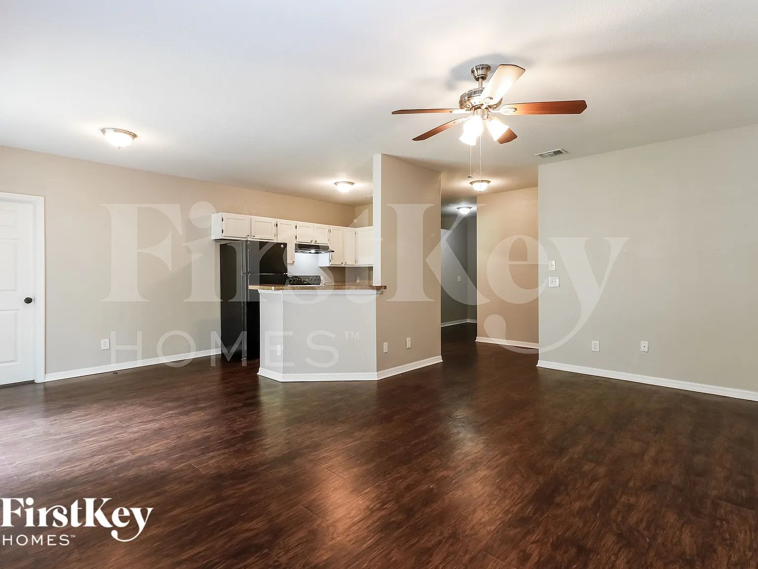 4 bed, 2.0 bath, 1400 sqft, $1,455 — Photo 4