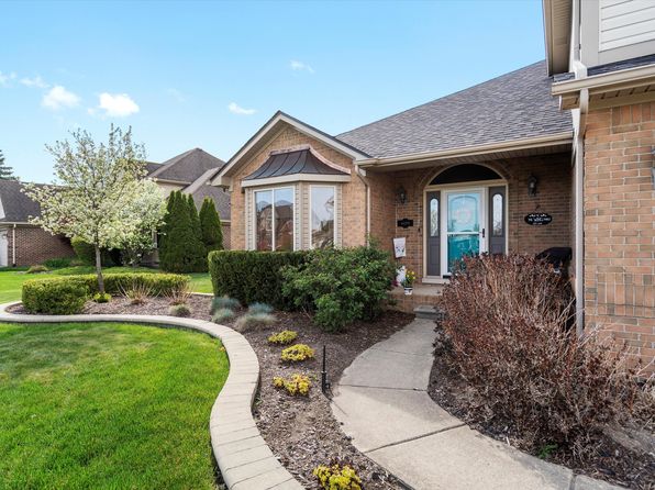 46891 Edgewater Dr, Macomb, MI 48044