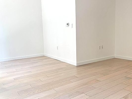 5th image of 535 W 43rd St APT N3c