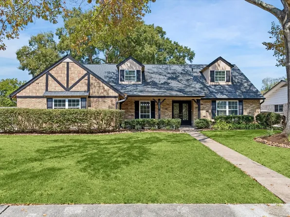 1403 Festival Dr, Houston, TX 77062