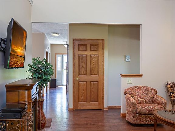 3rd image of 18286 River Valley Blvd