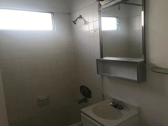 5th image of 217 S Elm Dr APT 5