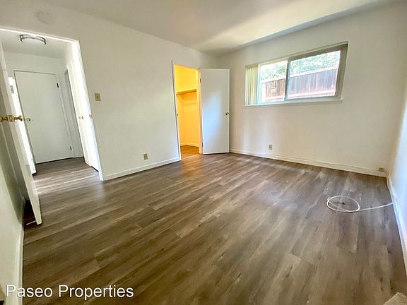 4th image of 909 E Blithedale Ave #2