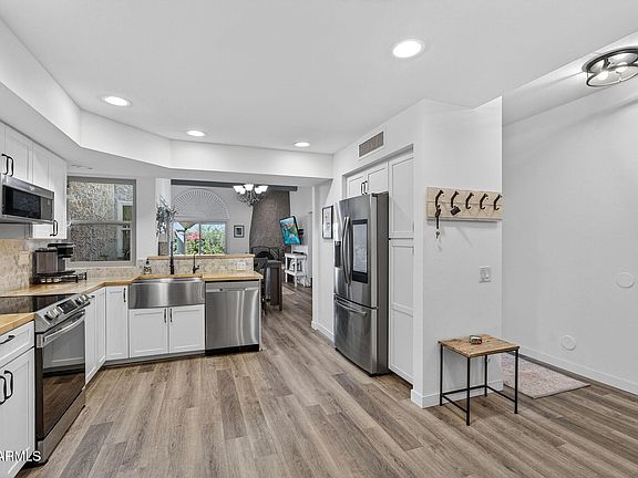 3rd image of 7984 E CACTUS WREN Road