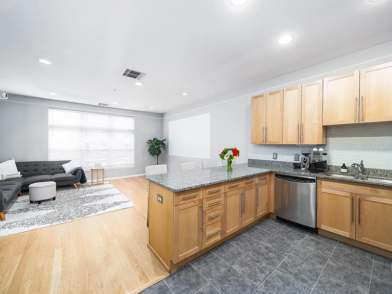 1300 Grand St — Photo 10