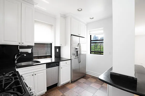 Rented by Waldstar Real Estate LLC | media 7